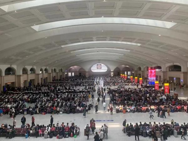 哈尔滨机场、铁路迎来“五一”假期返程客流高峰