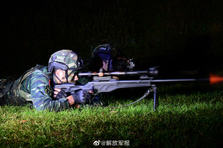 酷图直击！武警特战队员跨昼夜反恐演练