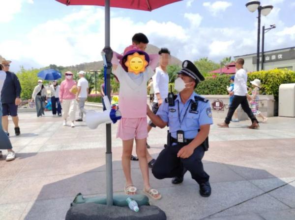 景区中,女孩哭着报警求助:我和家人走散了! 景区中,女孩哭着报警求助:我和家人走散了!