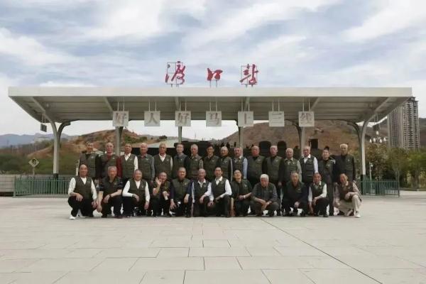 五十年后，消防老兵组团“回家”