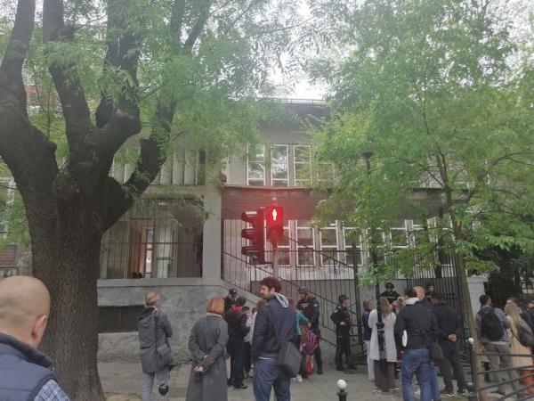 突发！外媒：塞尔维亚首都一学校发生枪击事件，已致1死多伤