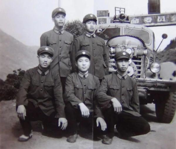 五十年后，消防老兵组团“回家”