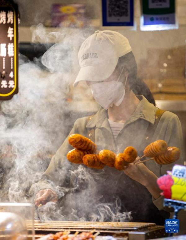 宁夏银川:发展“夜经济” 激发消费活力 宁夏银川:发展“夜经济” 激发消费活力