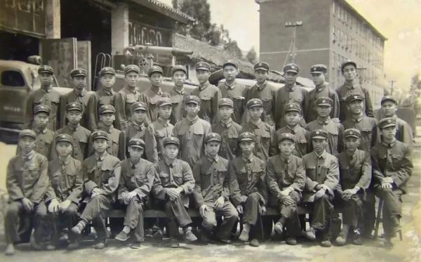 五十年后，消防老兵组团“回家”