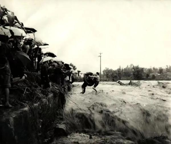 五十年后，消防老兵组团“回家”