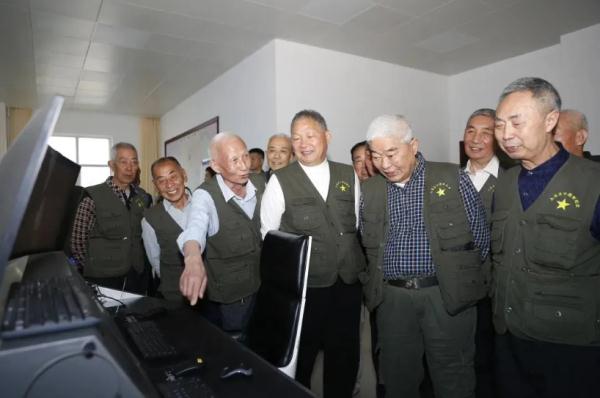 五十年后，消防老兵组团“回家”