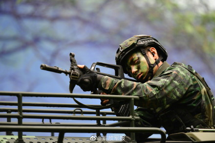 酷图直击！武警特战队员跨昼夜反恐演练