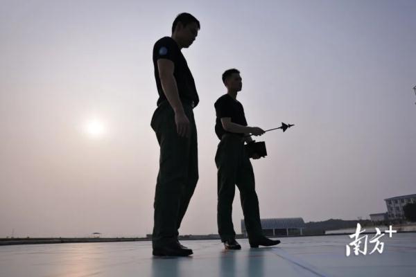 “00后”请回答：驾驶歼-10战斗机是种什么体验？