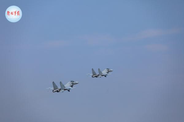 东部战区空军航空兵开展跨昼夜飞行训练