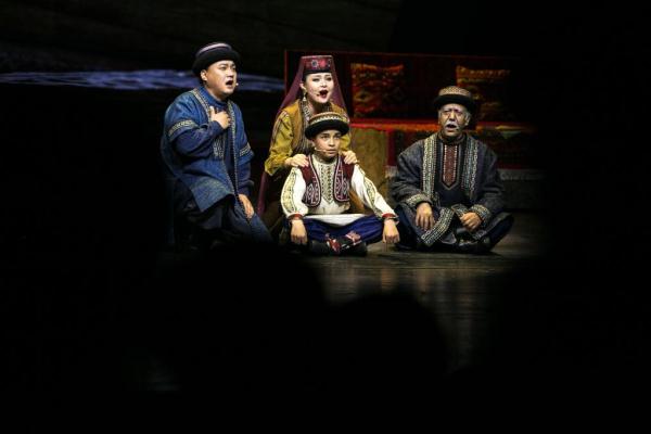 音乐剧《拉齐尼·巴依卡》在京上演