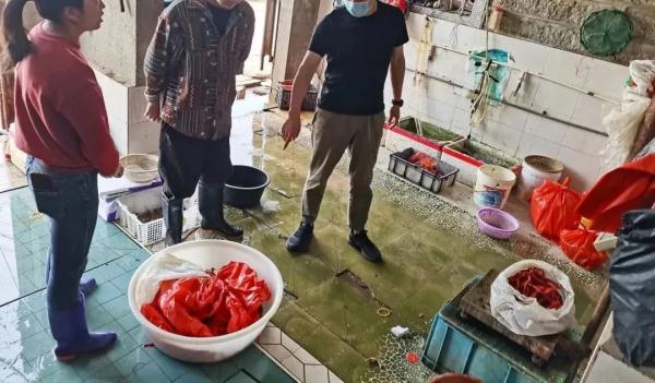 7斤多螃蟹3斤多的绳子!知名旅游城市一海鲜店被查处! 7斤多螃蟹3斤多的绳子!知名旅游城市一海鲜店被查处!