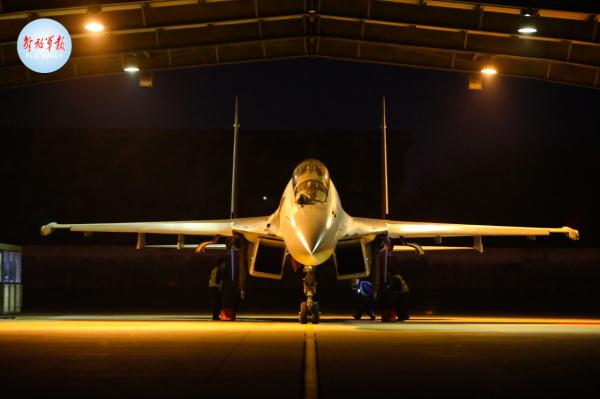 东部战区空军航空兵开展跨昼夜飞行训练