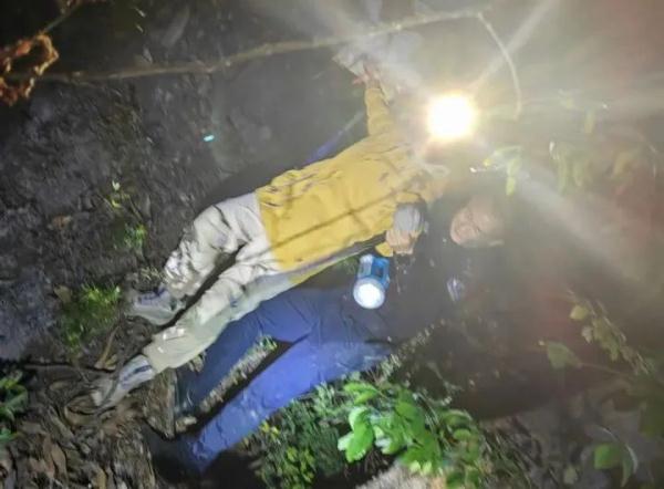 一家三口“五一”出游被困悬崖边，母女吓得浑身发软！