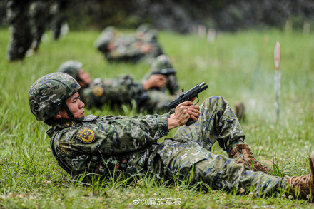组图直击武警官兵实战化训练 组图直击武警官兵实战化训练