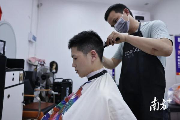 “00后”请回答：驾驶歼-10战斗机是种什么体验？