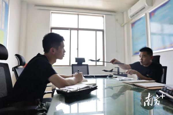 “00后”请回答：驾驶歼-10战斗机是种什么体验？