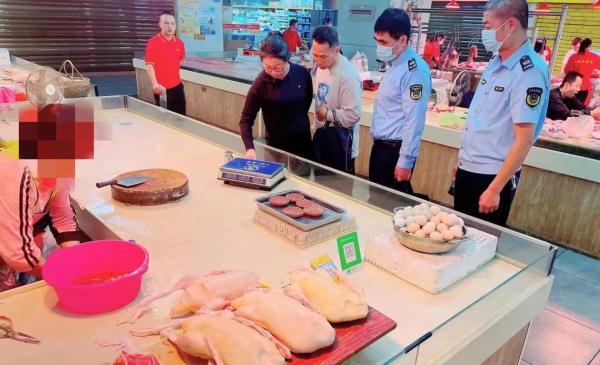 7斤多螃蟹3斤多的绳子!知名旅游城市一海鲜店被查处! 7斤多螃蟹3斤多的绳子!知名旅游城市一海鲜店被查处!