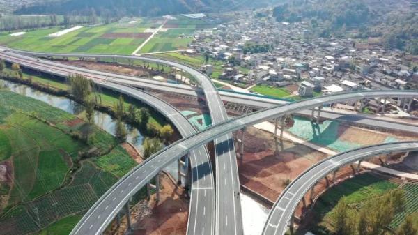 全国第一!四川近十年建设公路总里程40.5万公里 全国第一!四川近十年建设公路总里程40.5万公里