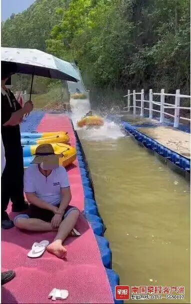 广西2名小孩漂流落水,家长急忙救人!景区:违反规定 广西2名小孩漂流落水,家长急忙救人!景区:违反规定