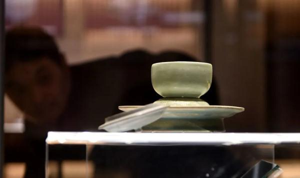 汝瓷：雨过天青云破处 这般颜色做将来