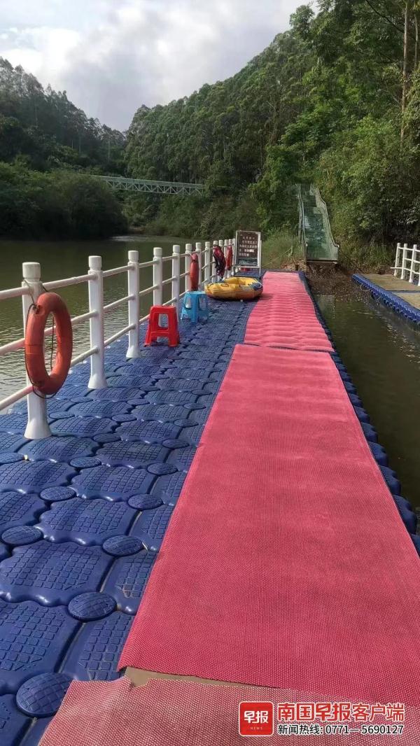 广西2名小孩漂流落水,家长急忙救人!景区:违反规定 广西2名小孩漂流落水,家长急忙救人!景区:违反规定