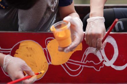 端午未至先画“新衣”,广州猎德龙船整装待发 端午未至先画“新衣”,广州猎德龙船整装待发