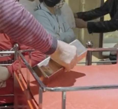 “25公斤金砖,单手抓起就归你!”这大爷做到了? “25公斤金砖,单手抓起就归你!”这大爷做到了?