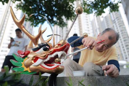 端午未至先画“新衣”,广州猎德龙船整装待发 端午未至先画“新衣”,广州猎德龙船整装待发