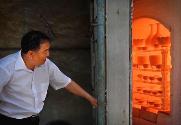 汝瓷：雨过天青云破处 这般颜色做将来