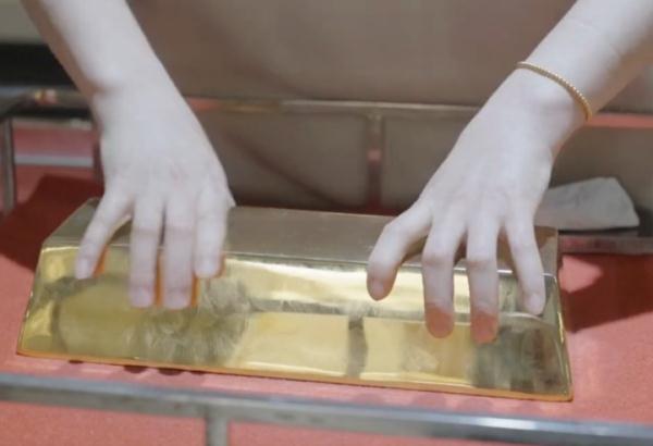 “25公斤金砖,单手抓起就归你!”这大爷做到了? “25公斤金砖,单手抓起就归你!”这大爷做到了?