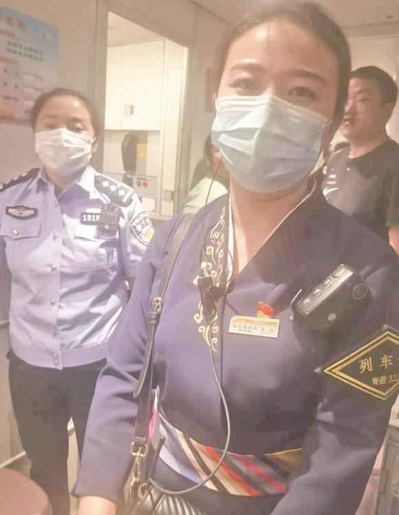 高铁上，西宁女子打了个哈欠下巴脱臼！幸好遇到他们……