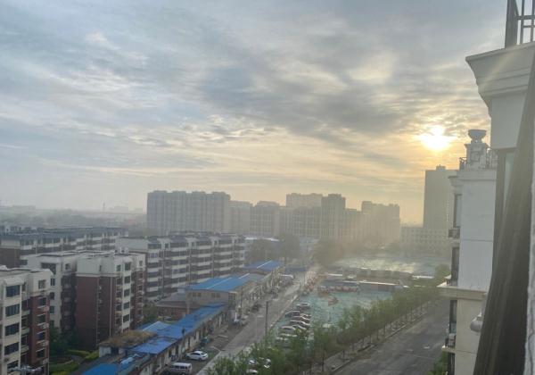 北京市发布大风蓝色预警，白天仍有零星小雨