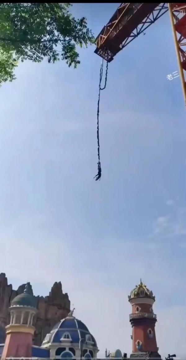 女游客玩蹦极绳子没放完致休克死亡？回应来了