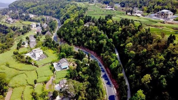 全国第一!四川近十年建设公路总里程40.5万公里 全国第一!四川近十年建设公路总里程40.5万公里