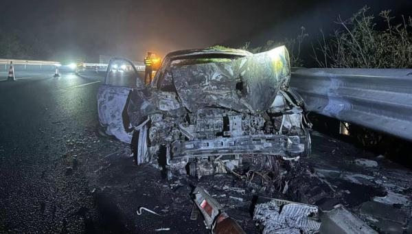 大学生租车出游,车却被烧成铁架!肇事司机趁夜“玩消失”…… 大学生租车出游,车却被烧成铁架!肇事司机趁夜“玩消失”……