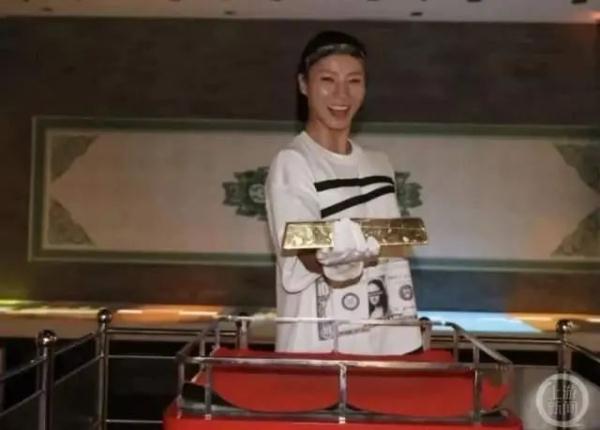 无人成功!博物馆称单手抓起金砖就直接送 无人成功!博物馆称单手抓起金砖就直接送