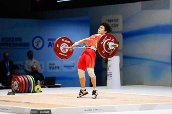 举重亚锦赛：女子49公斤级赛况