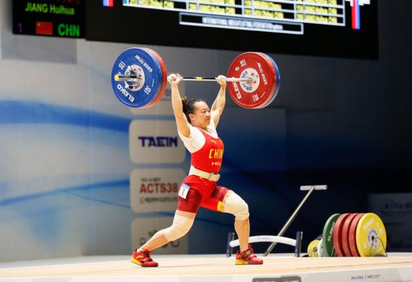 举重亚锦赛：女子49公斤级赛况