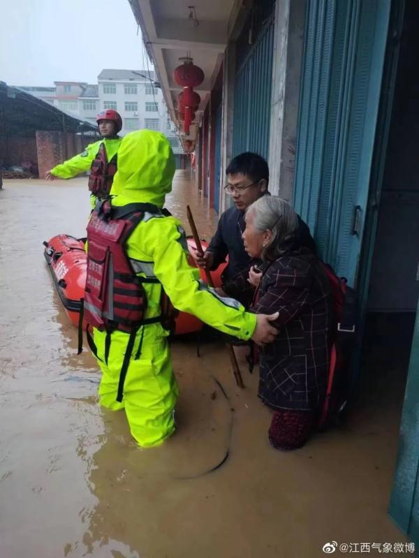 江西10地特大暴雨!34地大暴雨!63地暴雨!洪水蓝色预警! 江西10地特大暴雨!34地大暴雨!63地暴雨!洪水蓝色预警!