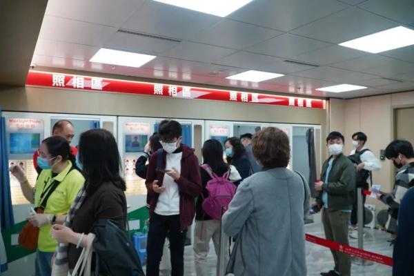 “回乡证”延期政策今起实施!高铁票也能买了→ “回乡证”延期政策今起实施!高铁票也能买了→