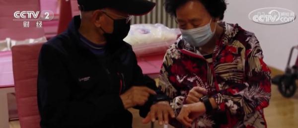 银发经济新业态涌现 智慧服务完善养老体系