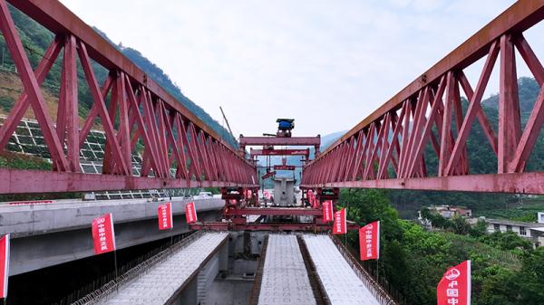 宜威高速公路1525片预制梁全部安全架设完毕