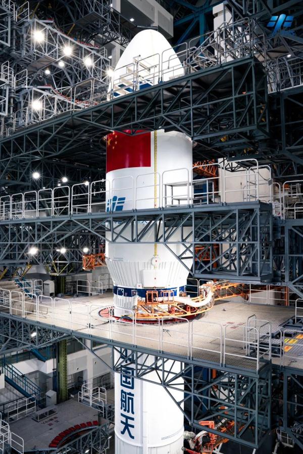 天河行舟 &nbsp;| &nbsp;收图！天舟六号船箭组合体垂直转运美图来了