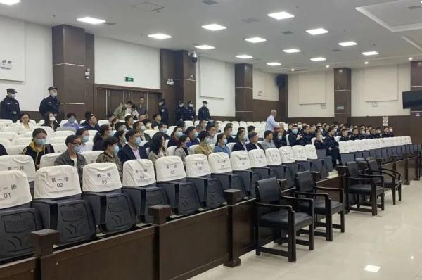 湖南一“85后”国企会计贪污900万赌博,被判十年! 湖南一“85后”国企会计贪污900万赌博,被判十年!