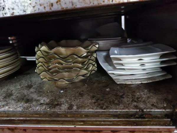 YUE了 “网红”餐厅大翻车,南海这2家店曾被查,后厨很震撼... YUE了 “网红”餐厅大翻车,南海这2家店曾被查,后厨很震撼...