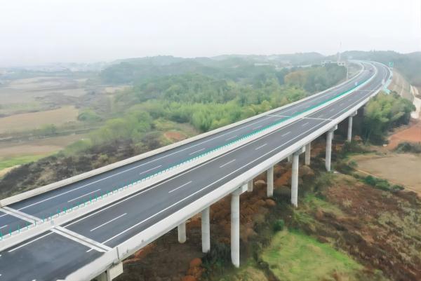 长株潭都市圈实现半小时“串门”