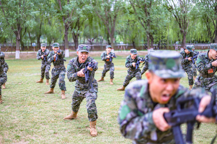 新战友,你拼搏的样子真帅! 新战友,你拼搏的样子真帅!
