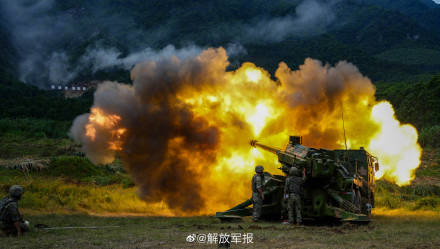 场面震撼！车载火炮实弹射击考核
