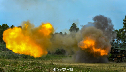 场面震撼！车载火炮实弹射击考核