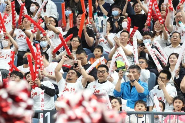 首次！13000名球迷在这个亚运场馆观赛，现场沸腾